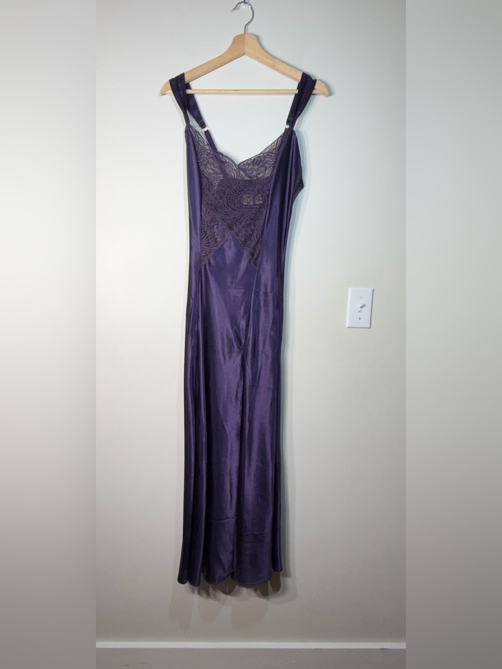 VTG Victoria’s Secret Dark Purple Nightgown Womens Small Gold Label Satin Lace